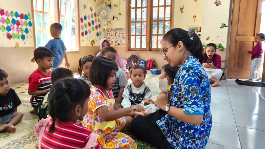 Edukasi Kesehatan Gigi & Mulut di Kelompok Bermain Paud 1 Kanthil Gedogan