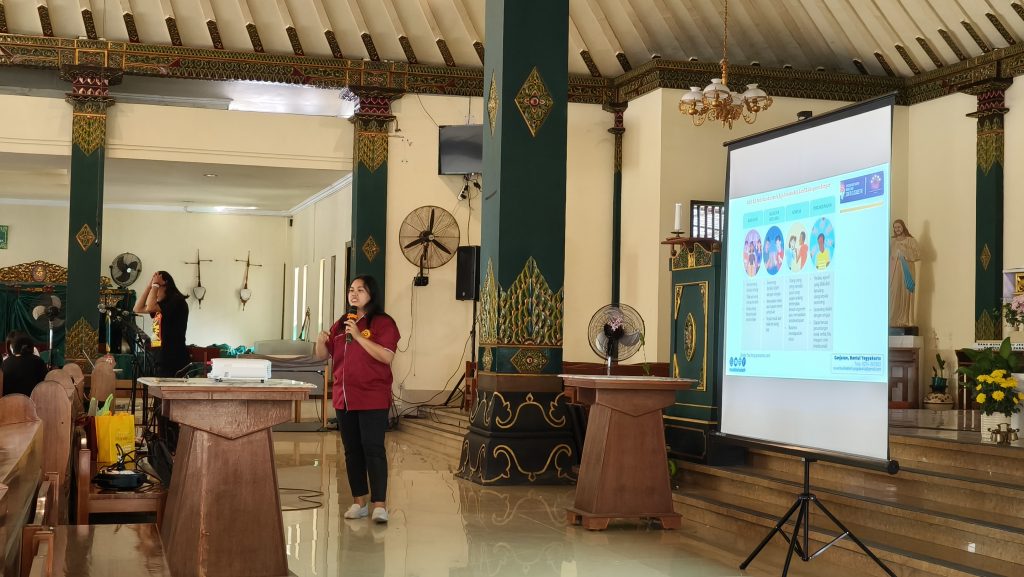 "Love Win's Over Bullying" Edukasi Bullying pada Remaja dalam Kegiatan Krisma Gereja HKTY Ganjuran