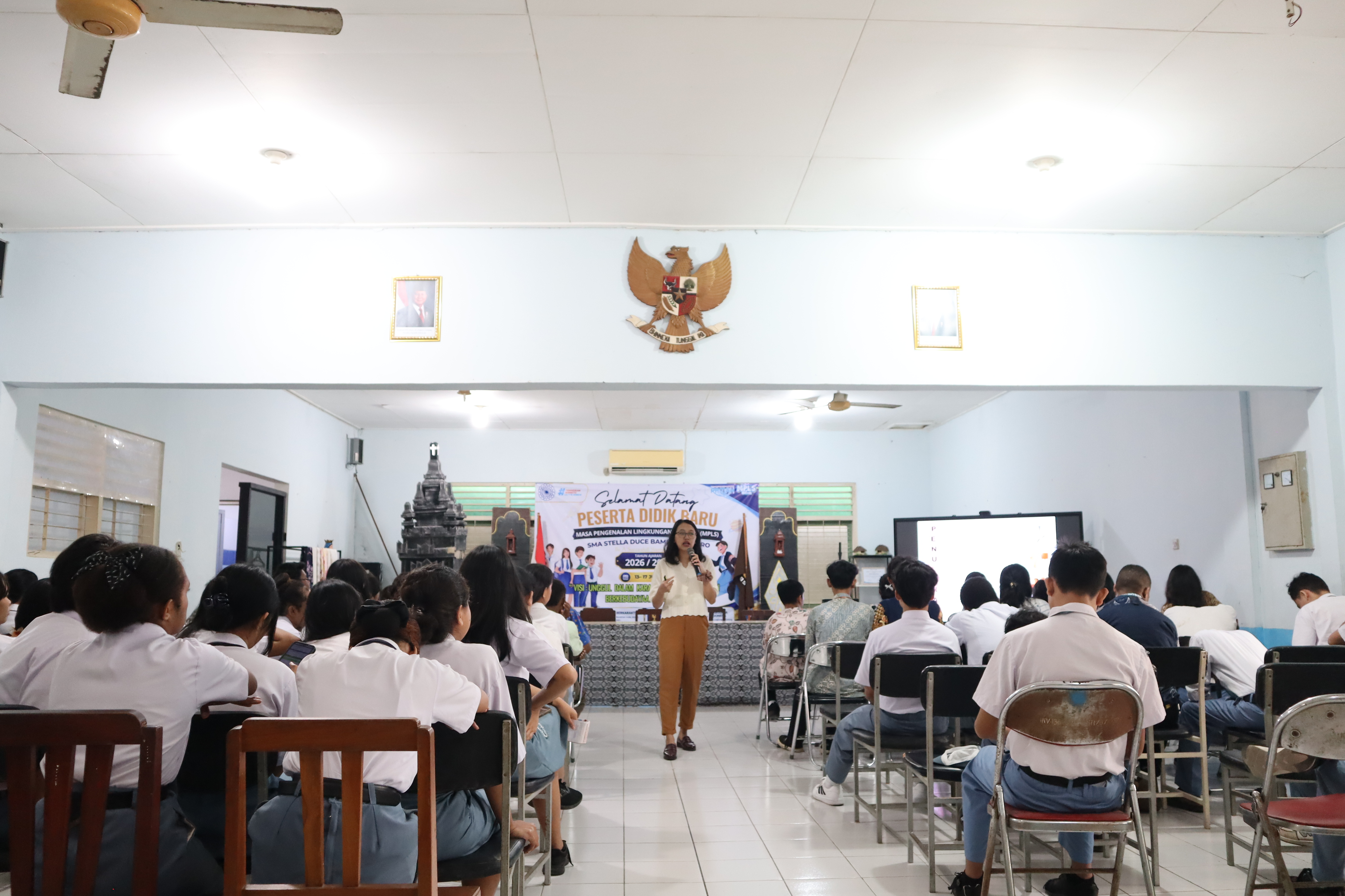 Edukasi Kenakalan Remaja, HIV/AIDS, dan PHBS "Bekali Siswa SMA Stella Duce Bambanglipuro"