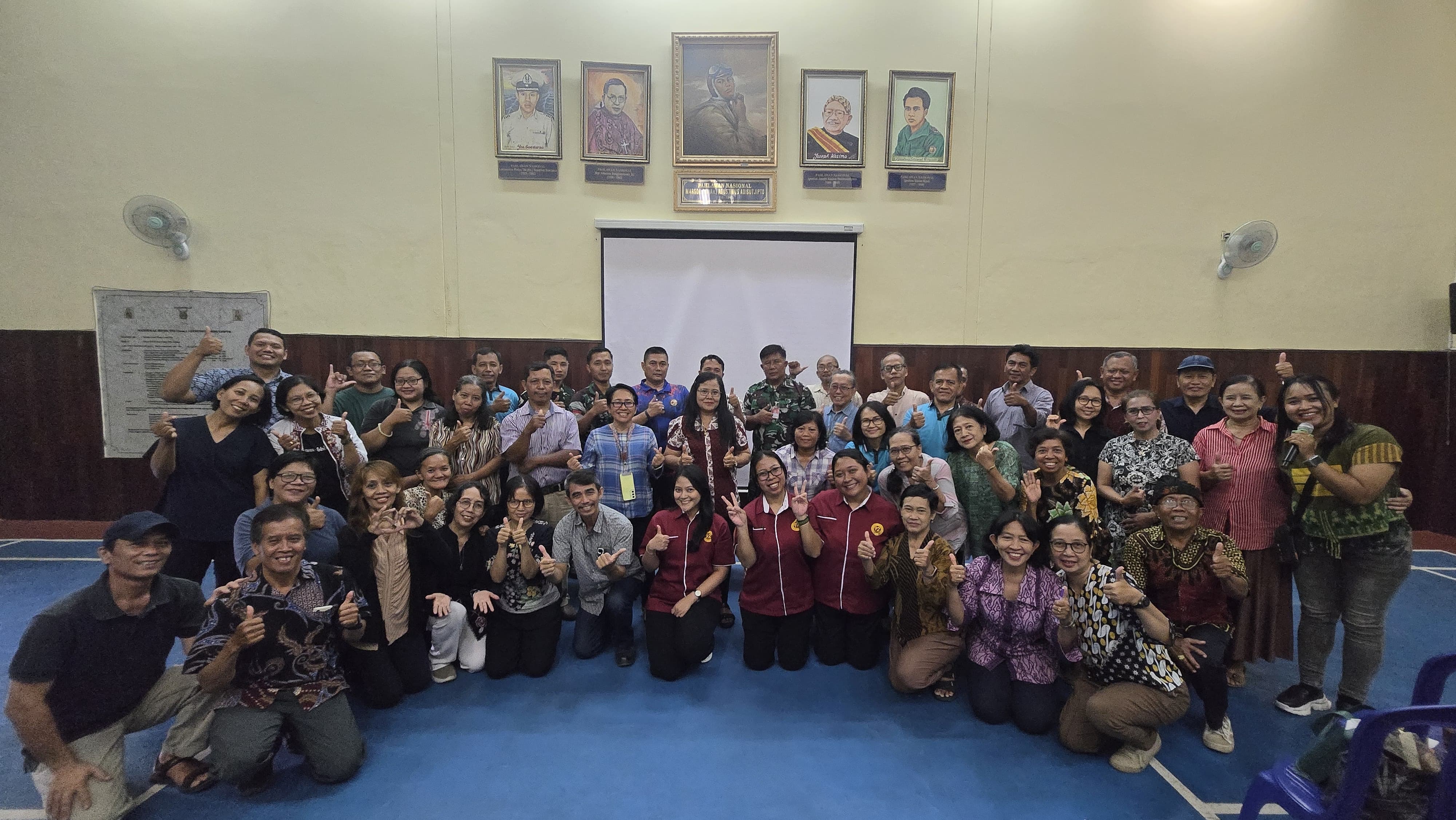 Edukasi Kegawatdaruratan dan Bantuan Hidup Dasar dalam Rumah Tangga Paroki Santo Miakel Pangkalan TNI AU Adisutjipto oleh RS Santa Elisabeth